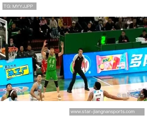 上海篮球队比赛经验引发热议球迷对争议判罚和战术选择展开激烈讨论