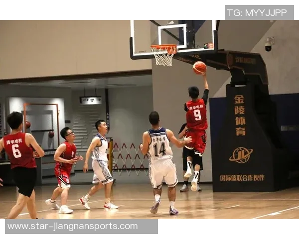 南京篮球队与上海篮球队赛后复盘分析比赛节奏与战术执行的关键因素 南京篮球队与上海篮球队赛后复盘分析比赛节奏与战术执行的关键因素